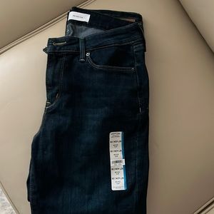 Levis Mid Rise Slim